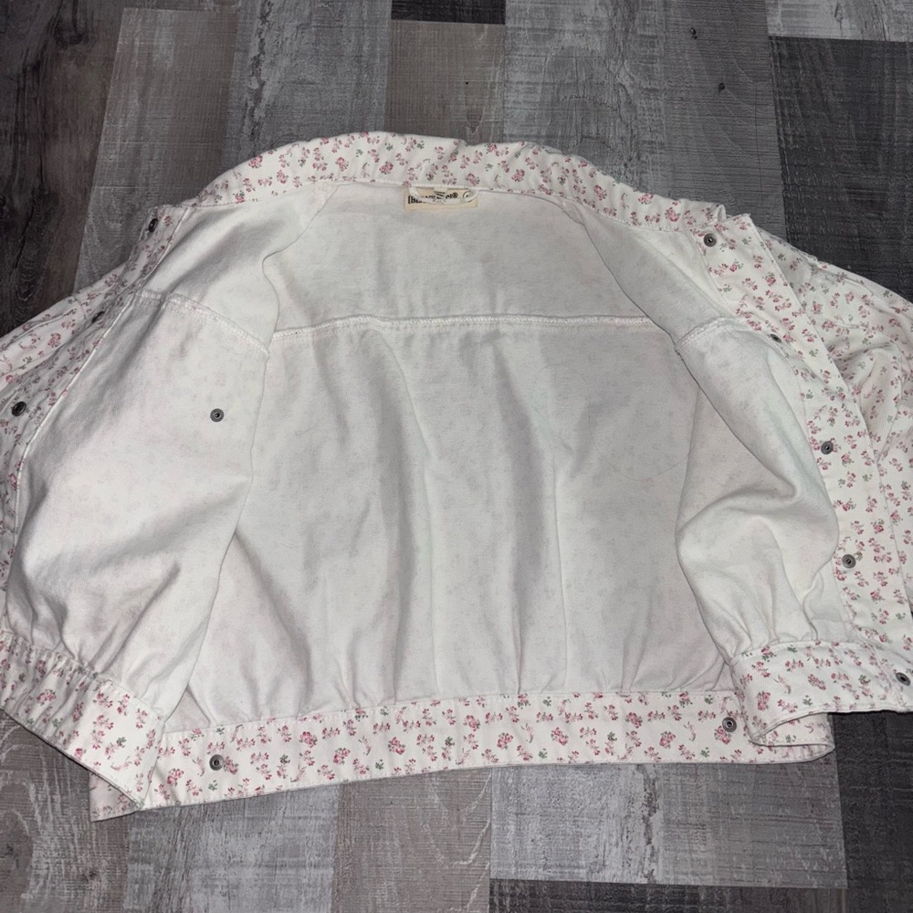 💐Blank NYC White Floral Jean Jacket - Picture 5 of 9